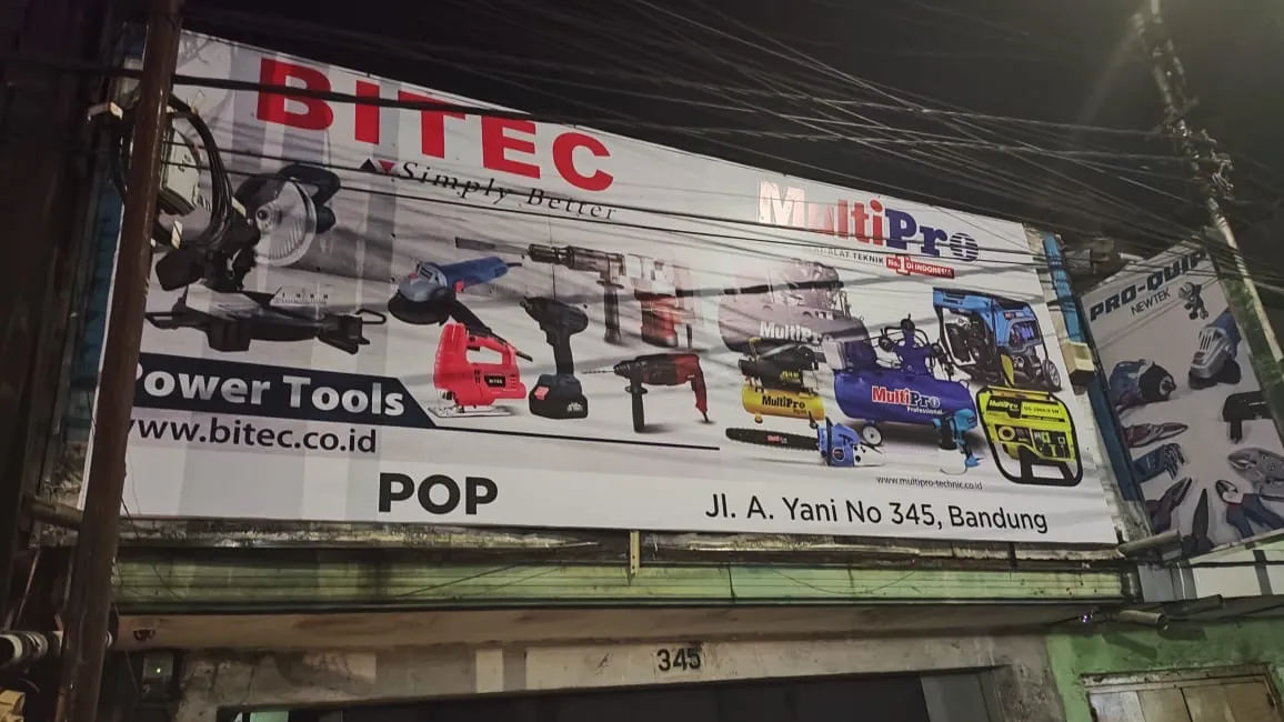Tampak depan toko fisik Pop Toko Teknik di Jl. A. Yani Bandung